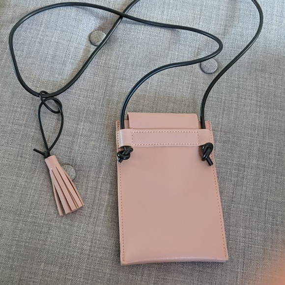 Baby pink small crossbody bag with tassle - Picture 4 of 6